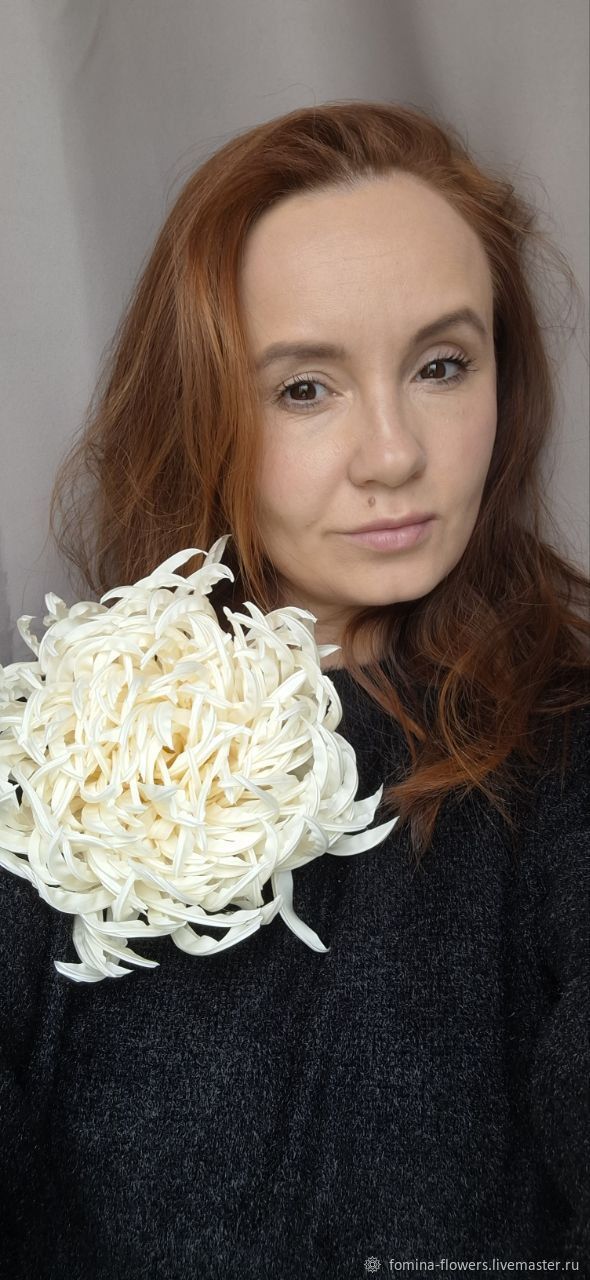 Брошь цветок из ткани и атласной ленты для праздничного наряда - 1