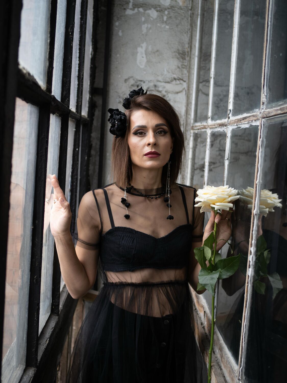 Женская брошь цветок из атласной ленты для платья, блузки и жакета - 1