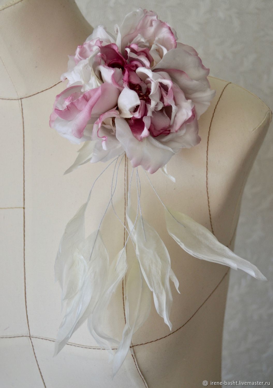 Брошь цветок из фоамирана и шифона для праздничных нарядов - 1
