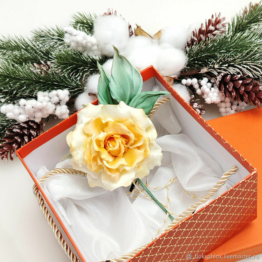 Брошь цветок из ткани и фоамирана с мастер-классом для наряда - 1