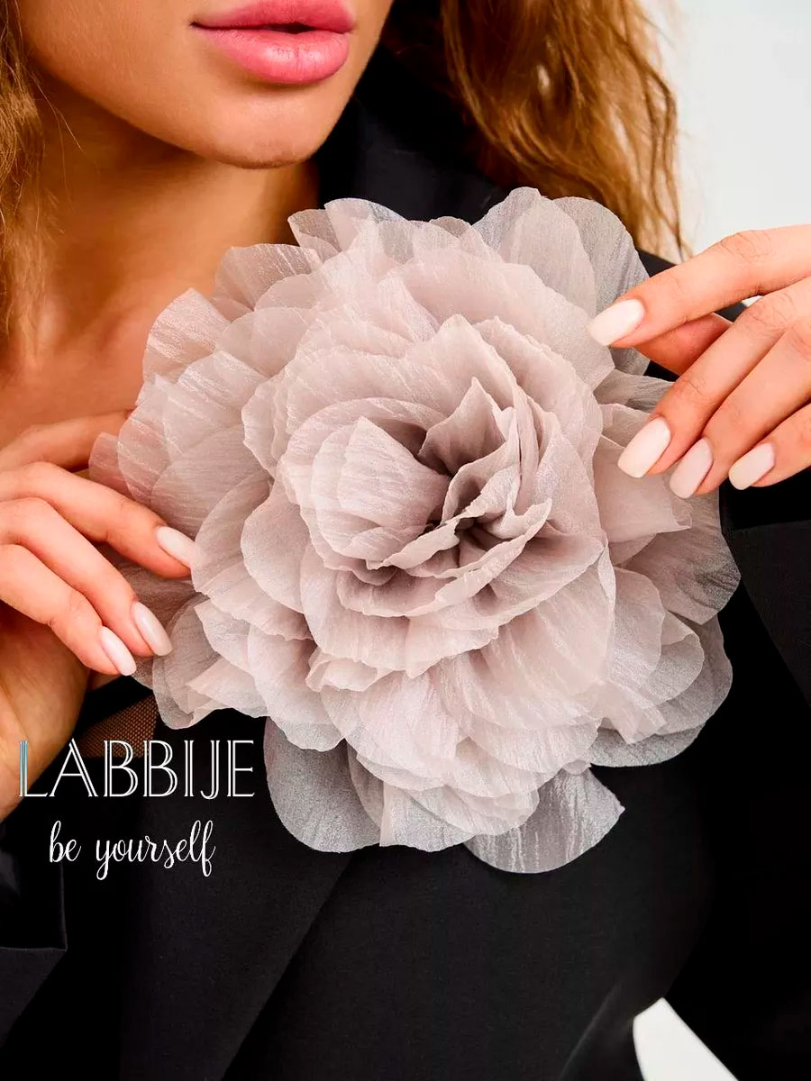 Брошь цветок объемная из ткани для платья и жакета - 1