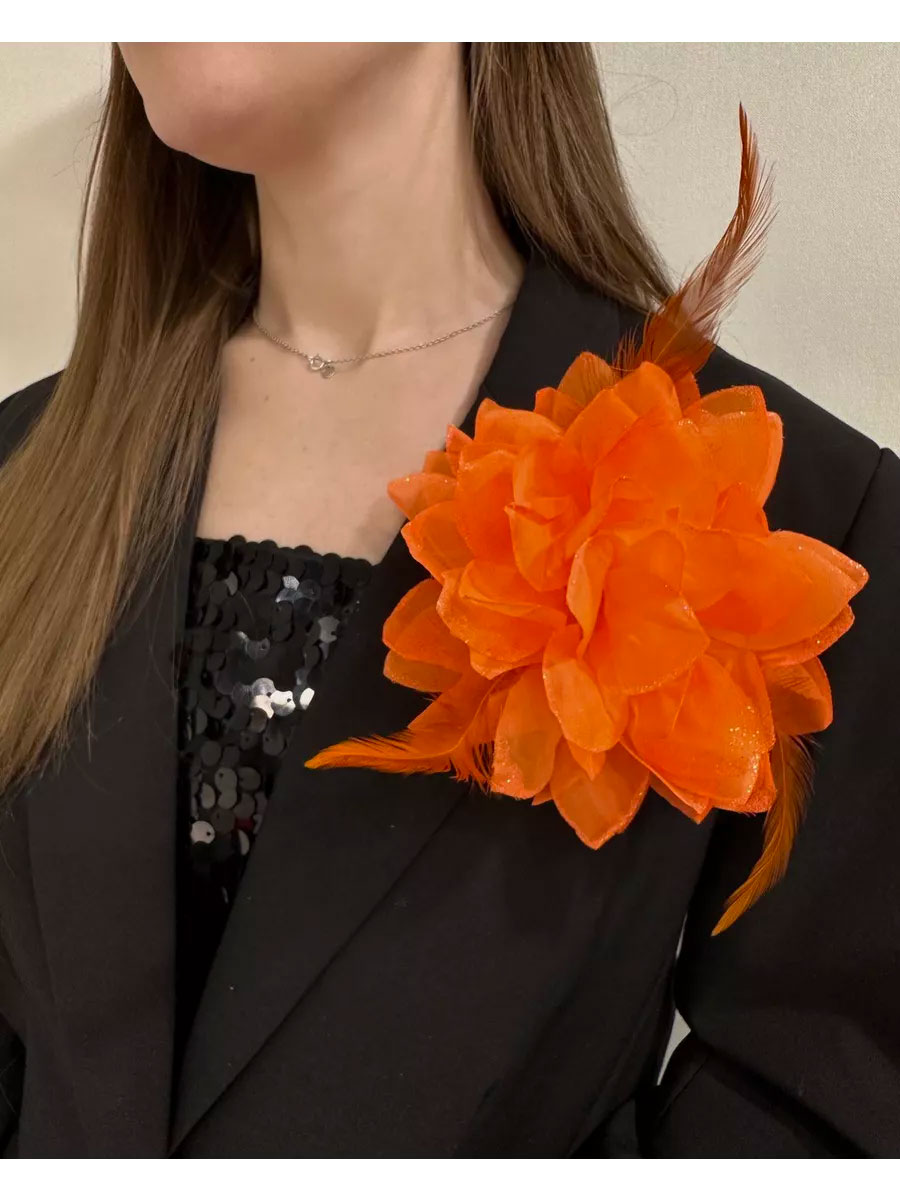 Брошь цветок из фатина и бисера для нарядной одежды - 1