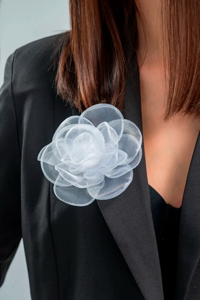 Брошь цветок из шелка и ткани для подарка - 1