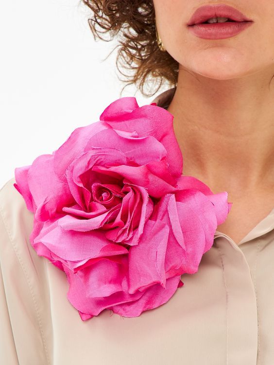 Брошь цветок как часть креативного аксессуара - 1