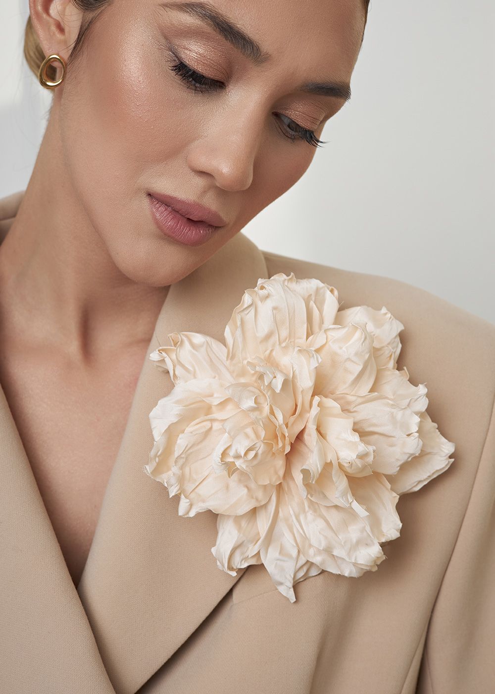 Брошь цветок универсальная для модных сочетаний - 1