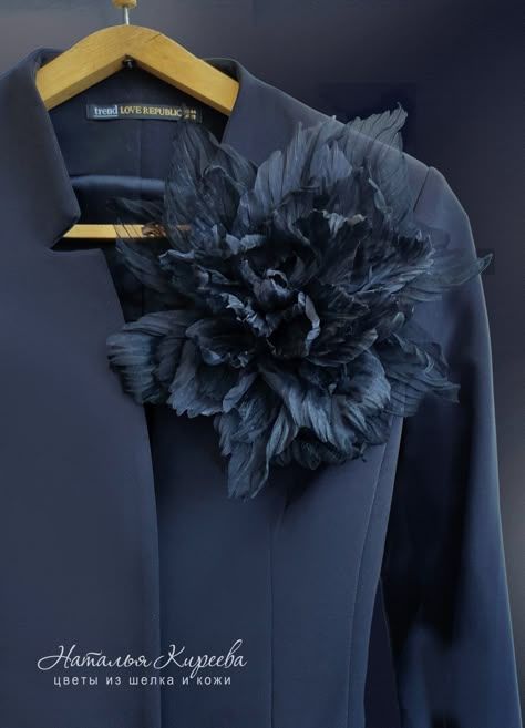 Брошь цветок акцентная для модных блогов - 1