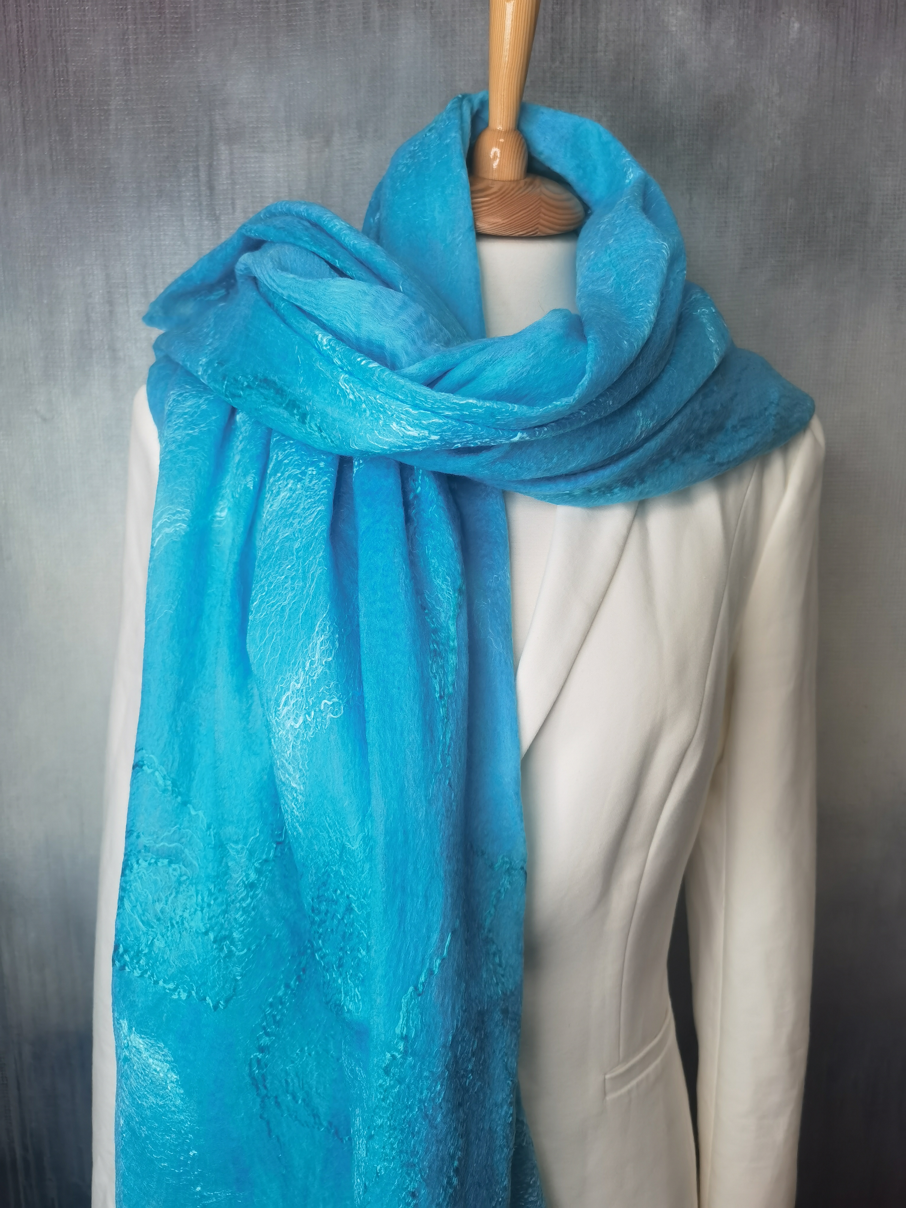 Купить палантины для женщин: шелковые шале, теплые шерстяные платки с доставкой по Москве и СПб - 2