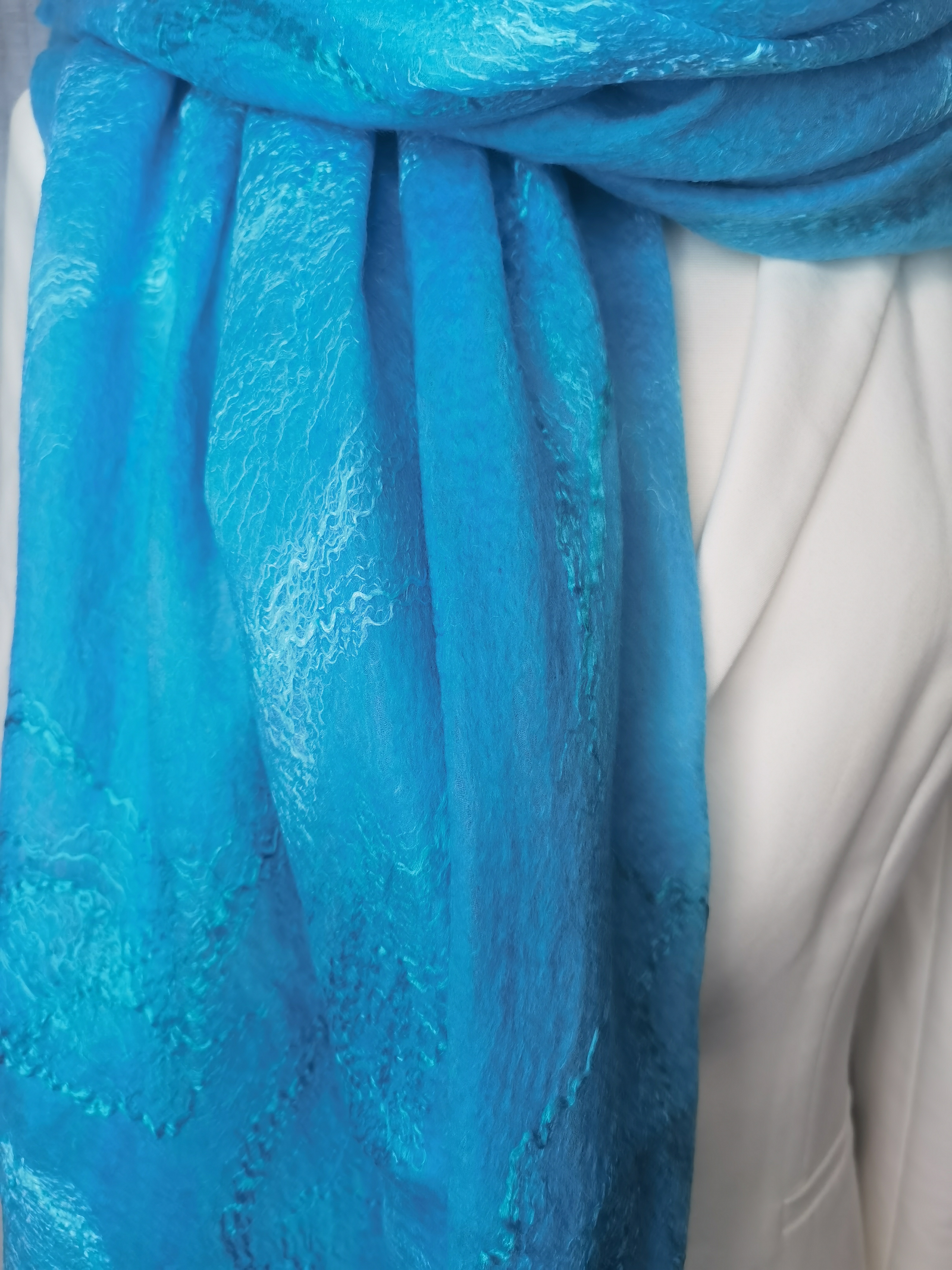 Купить палантины для женщин: шелковые шале, теплые шерстяные платки с доставкой по Москве и СПб - 3