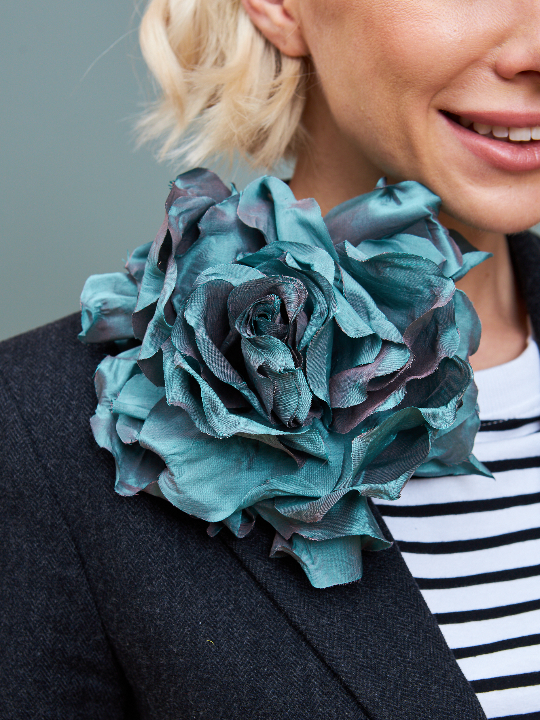 Брошь цветок