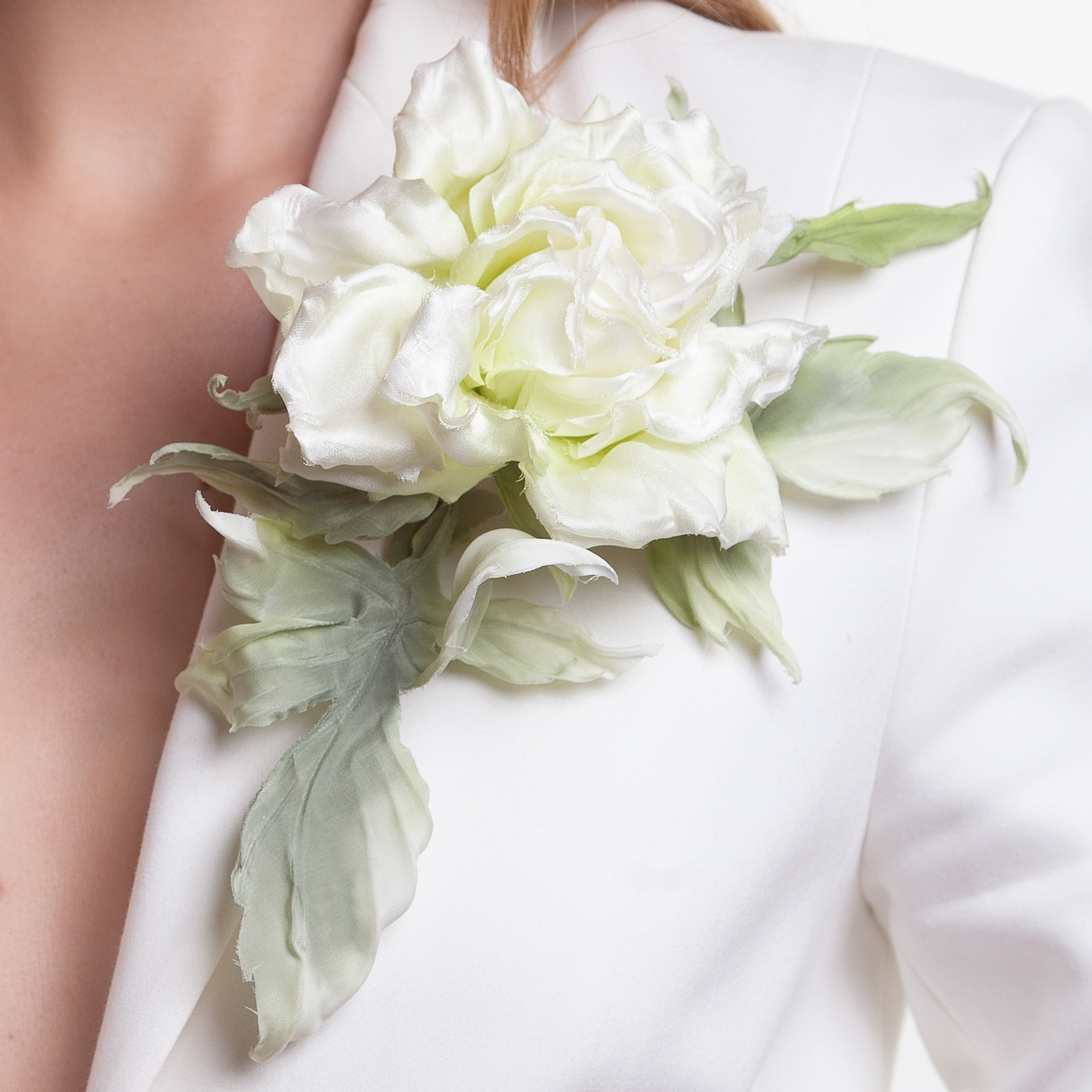 Цветы из шелка на пиджак