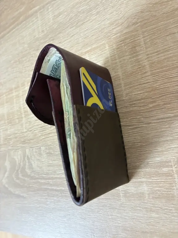 кожаный кошелек