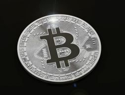 Биткойн 2 в 1 2018 и 2019 год 3D модель