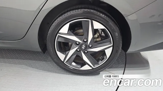 Hyundai Elantra Hybrid, фото 30
