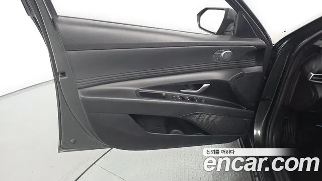 Hyundai Elantra Hybrid, фото 13
