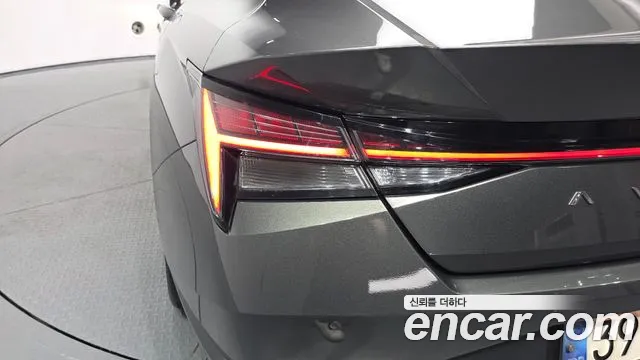 Hyundai Elantra Hybrid, фото 3
