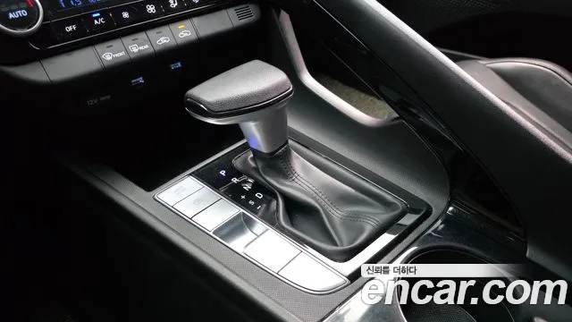 Hyundai Elantra Hybrid, фото 2