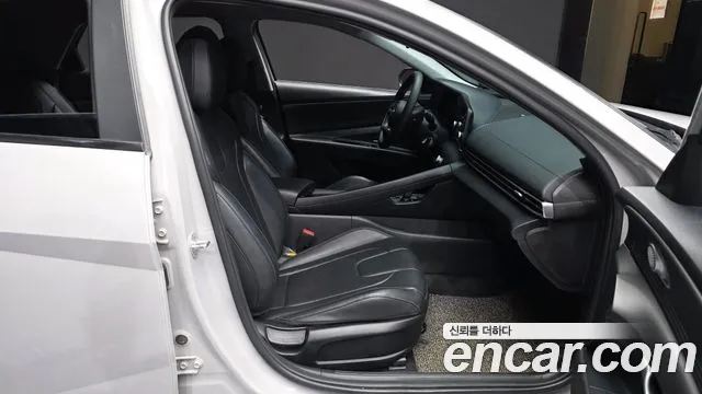 Hyundai Elantra Hybrid, фото 13
