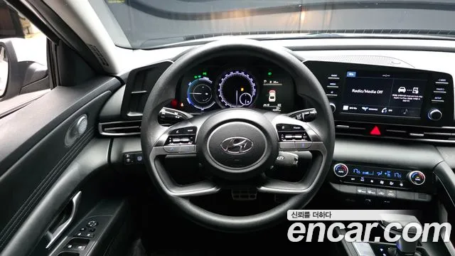 Hyundai Elantra Hybrid, фото 4