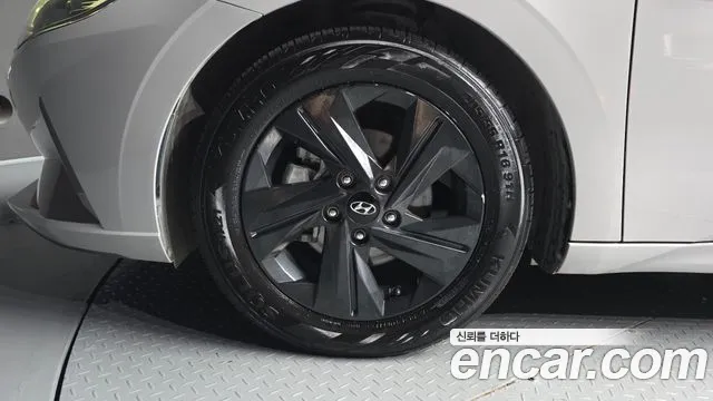 Hyundai Elantra Hybrid, фото 7