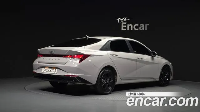 Hyundai Elantra Hybrid, фото 8