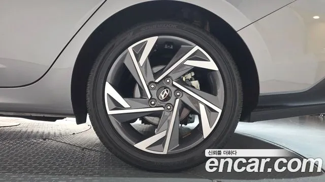 Hyundai Elantra Hybrid, фото 15