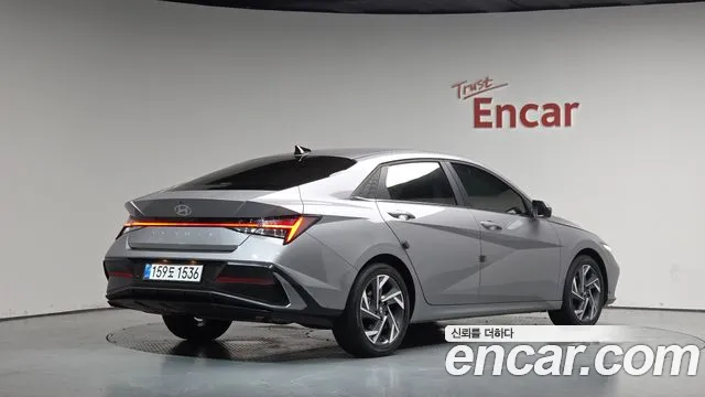 Hyundai Elantra Hybrid, фото 1