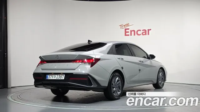 Hyundai Elantra Hybrid, фото 12