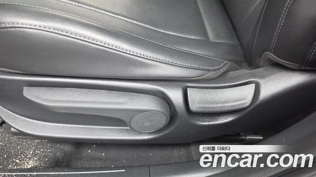 Hyundai Elantra Hybrid, фото 3