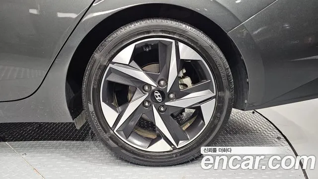 Hyundai Elantra Hybrid, фото 11