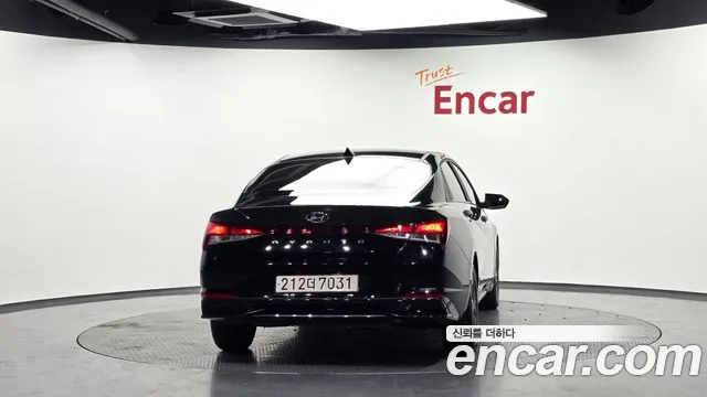 Hyundai Elantra Hybrid, фото 5