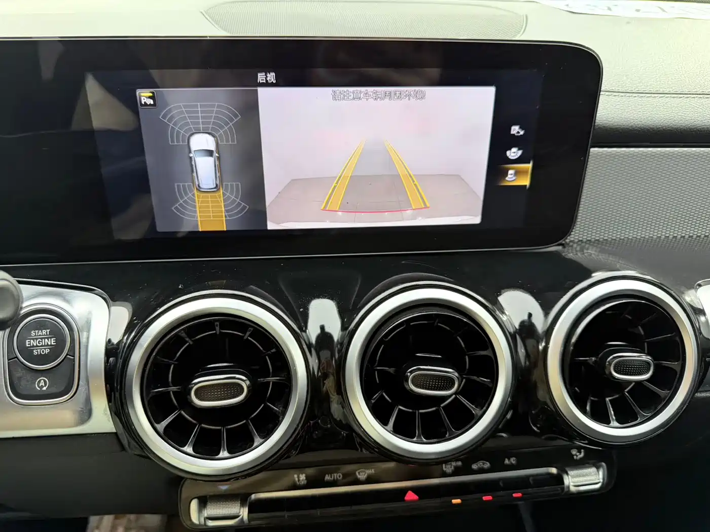 Mercedes-Benz GLB, фото 11