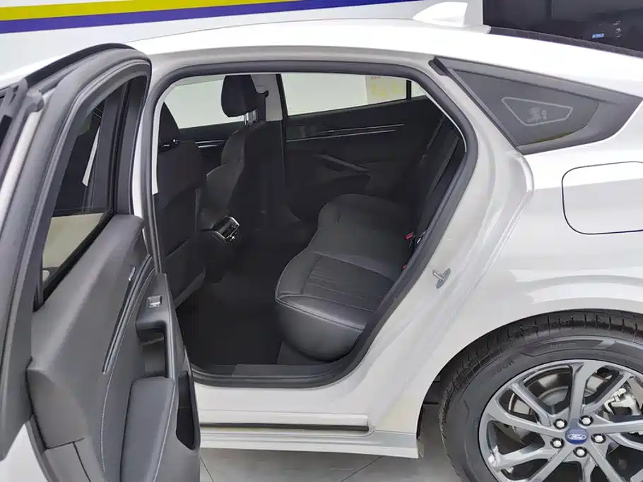 Ford Mondeo, фото 3