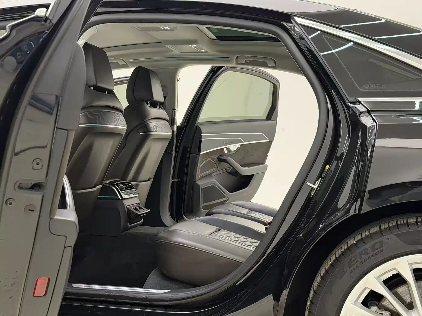 Audi A8, фото 26