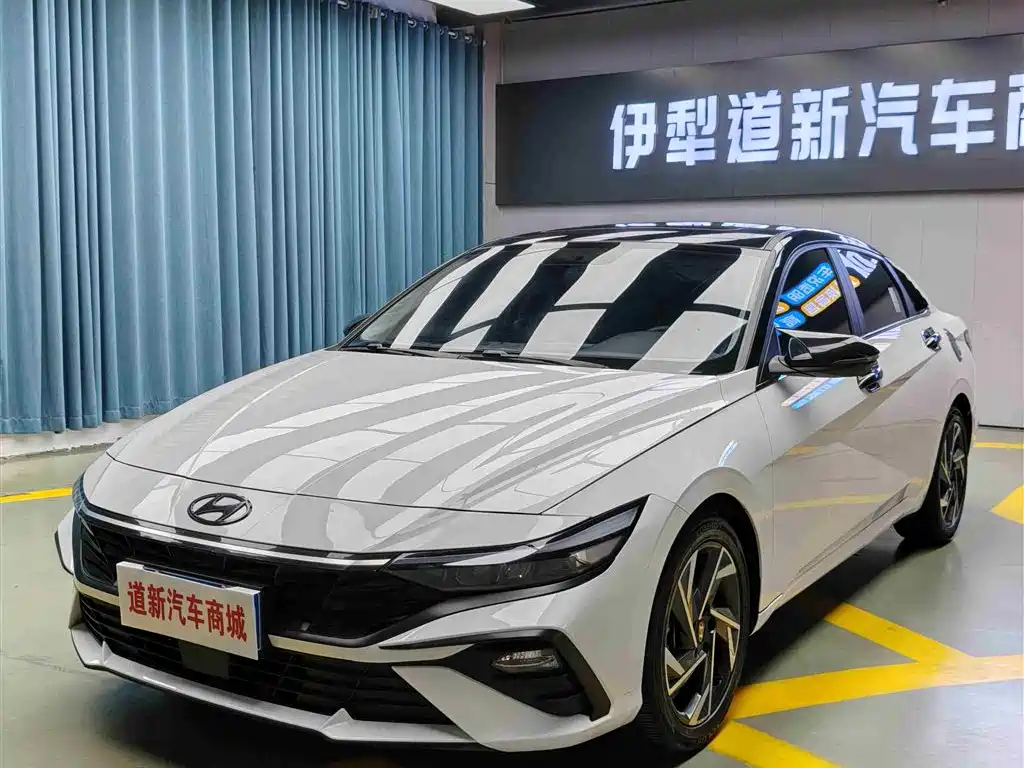 Hyundai Elantra, фото 1