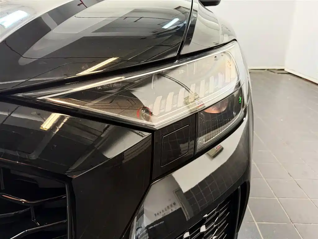 Audi RS Q8, фото 11