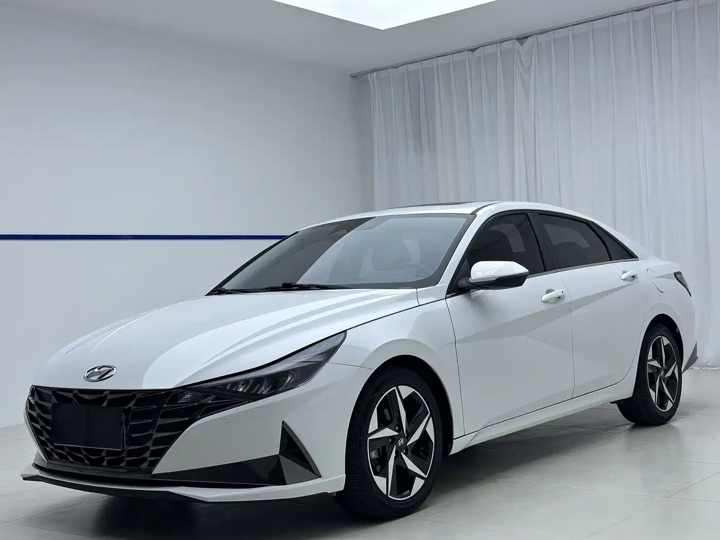 Hyundai Elantra, фото 1