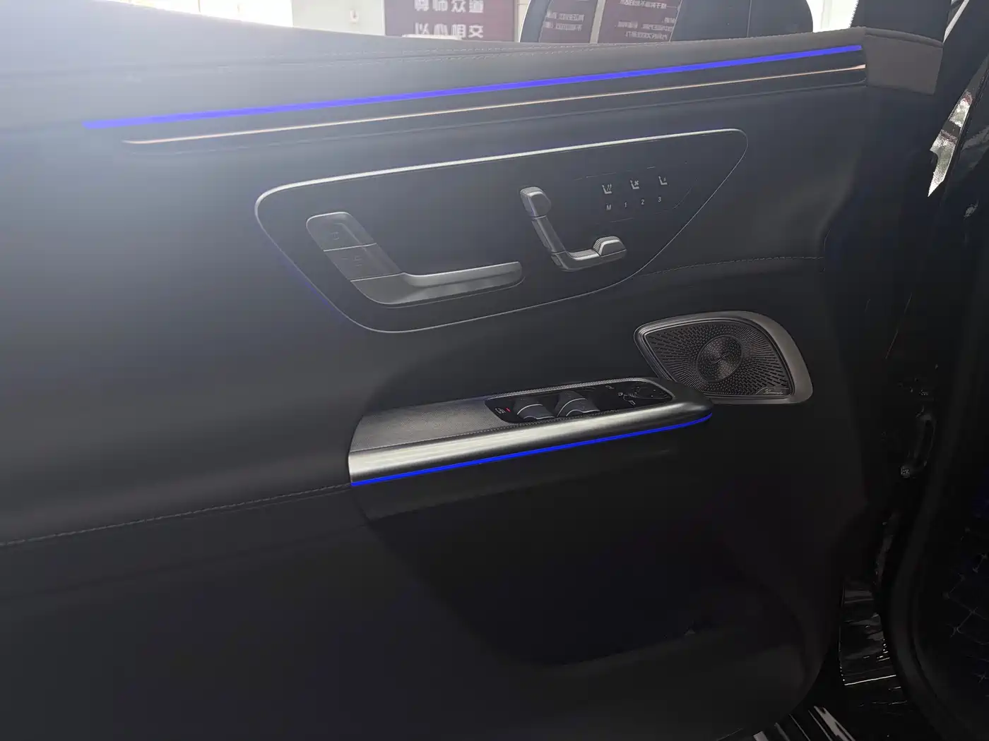 Mercedes-Benz EQE SUV, фото 11
