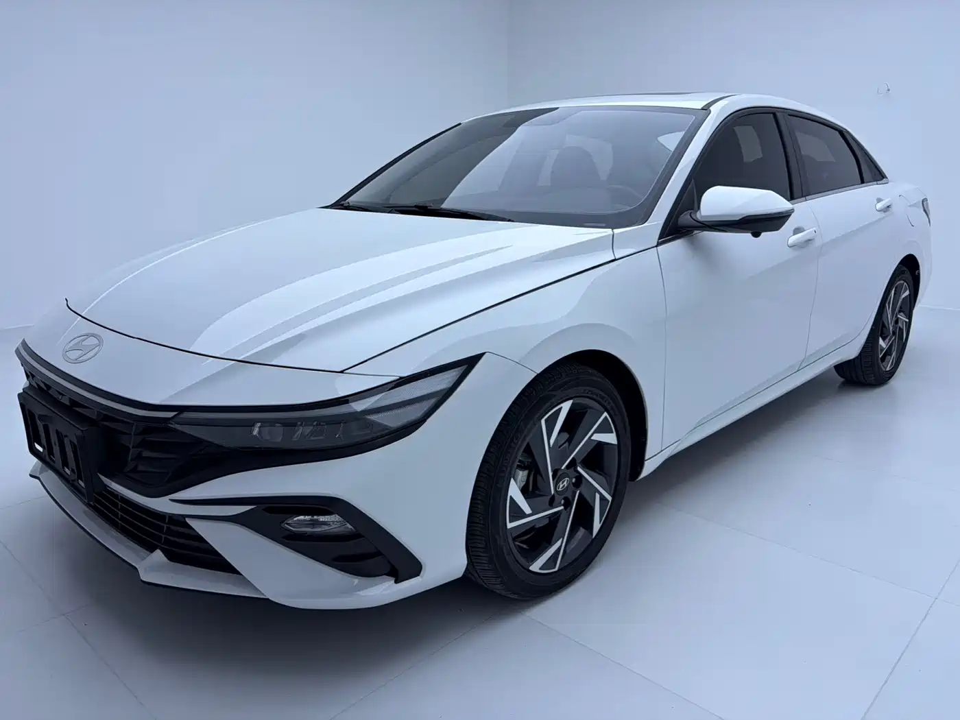 Hyundai Elantra, фото 1
