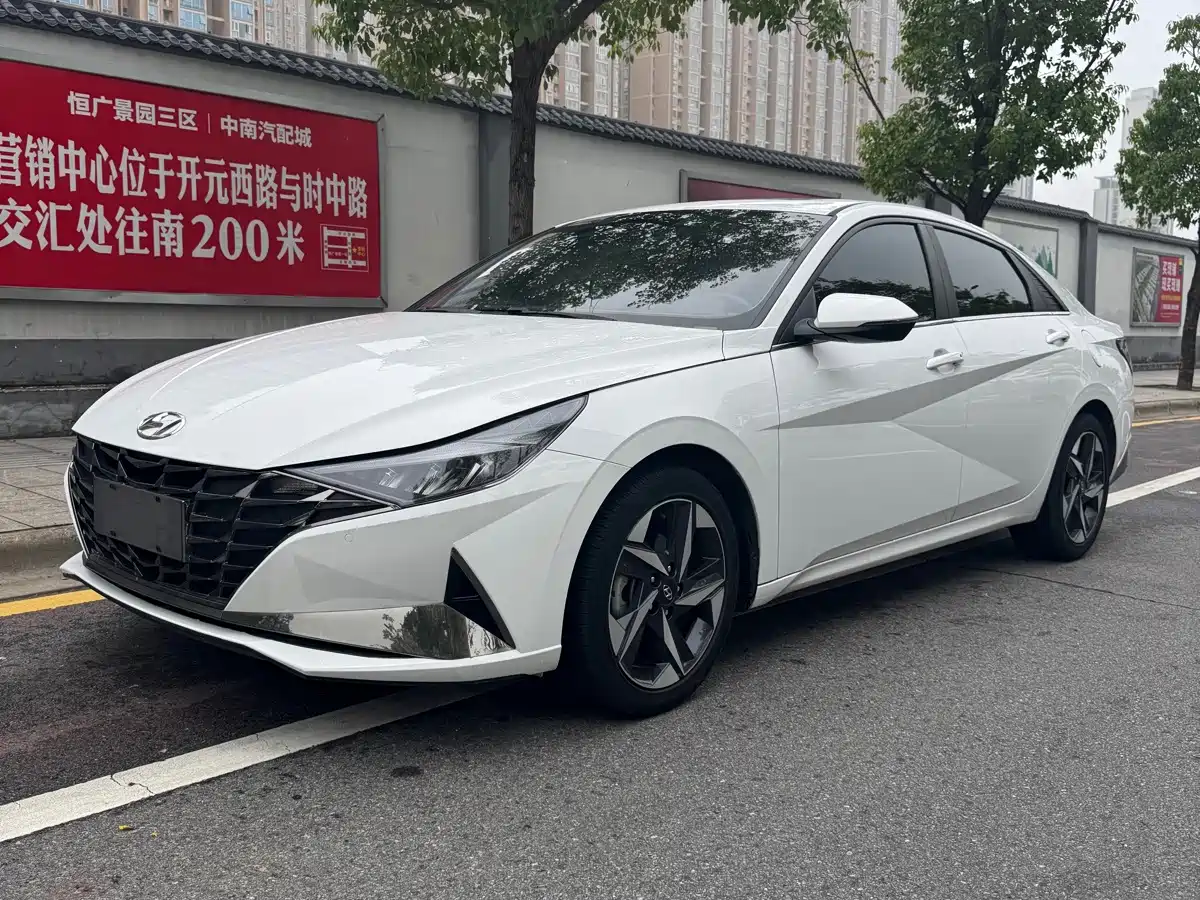 Hyundai Elantra, фото 1