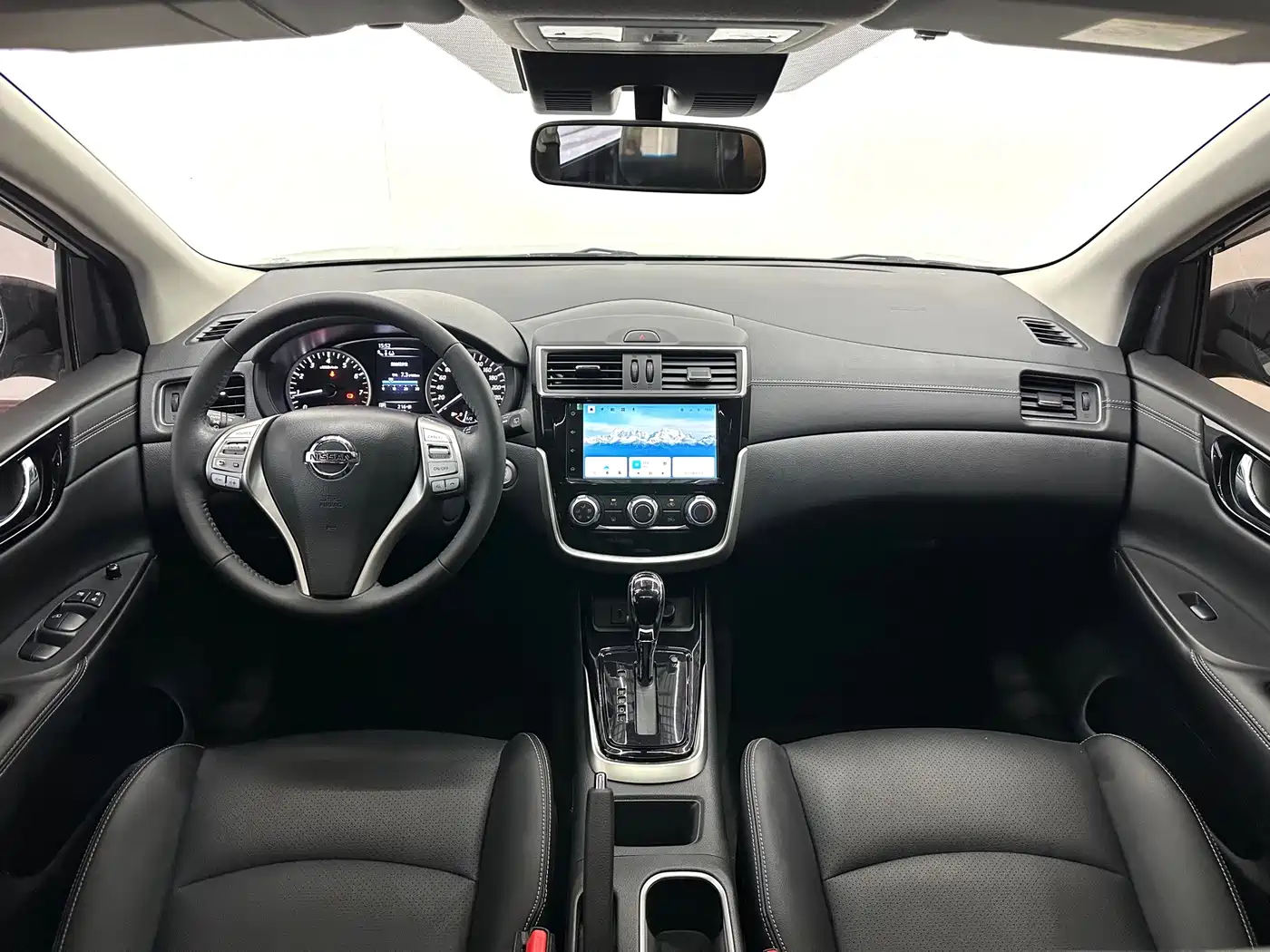 Nissan Tiida, фото 4