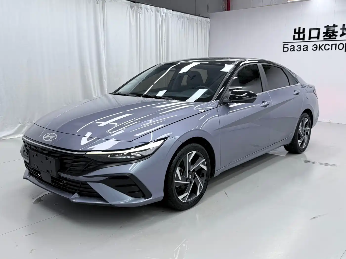 Hyundai Elantra, фото 1