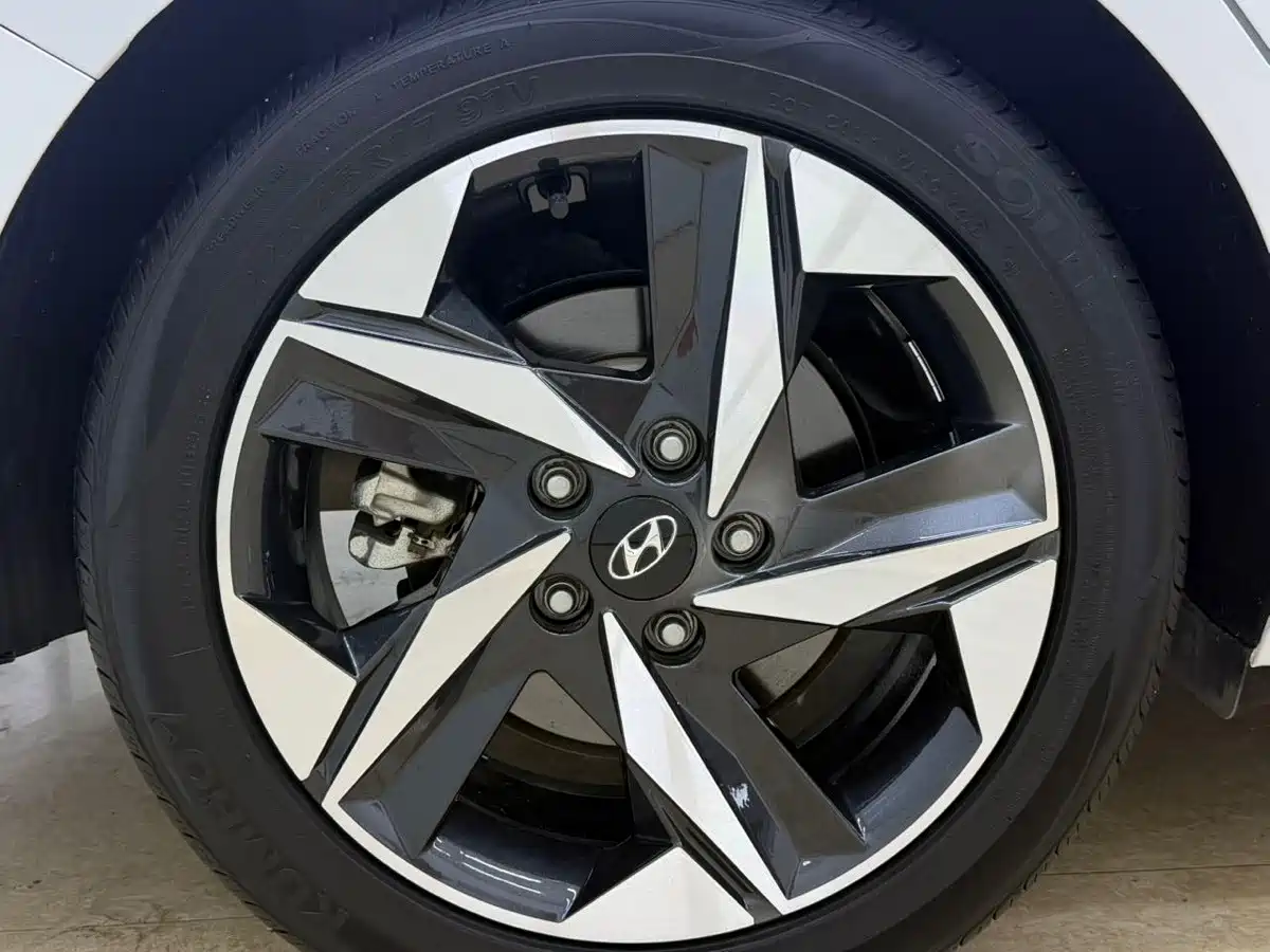 Hyundai Elantra, фото 17