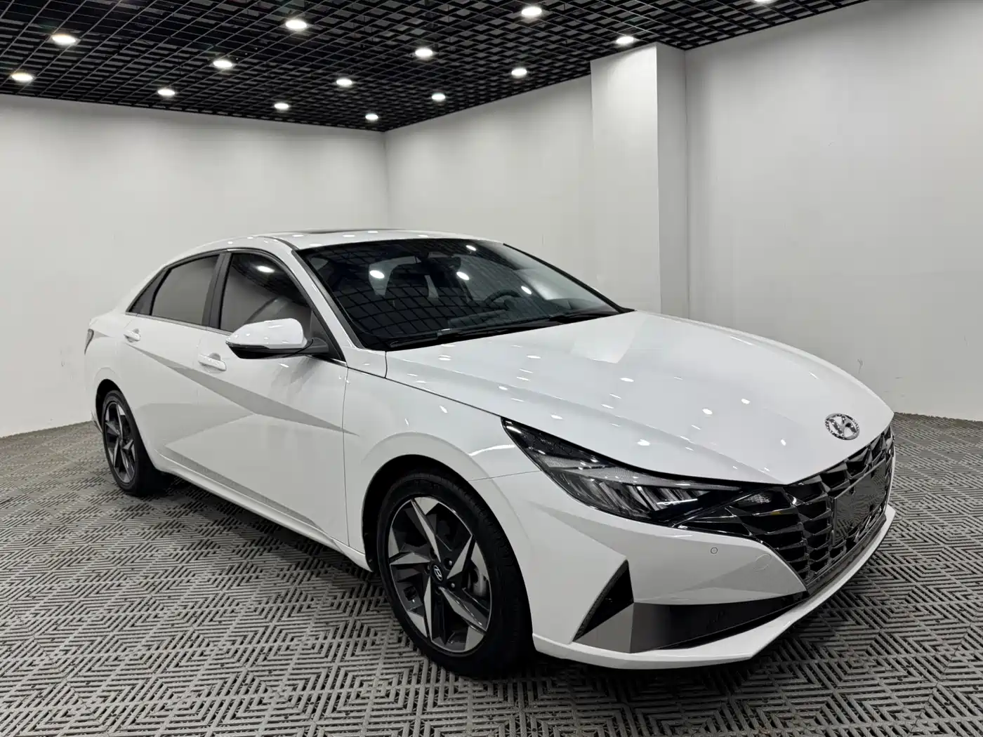 Hyundai Elantra, фото 1