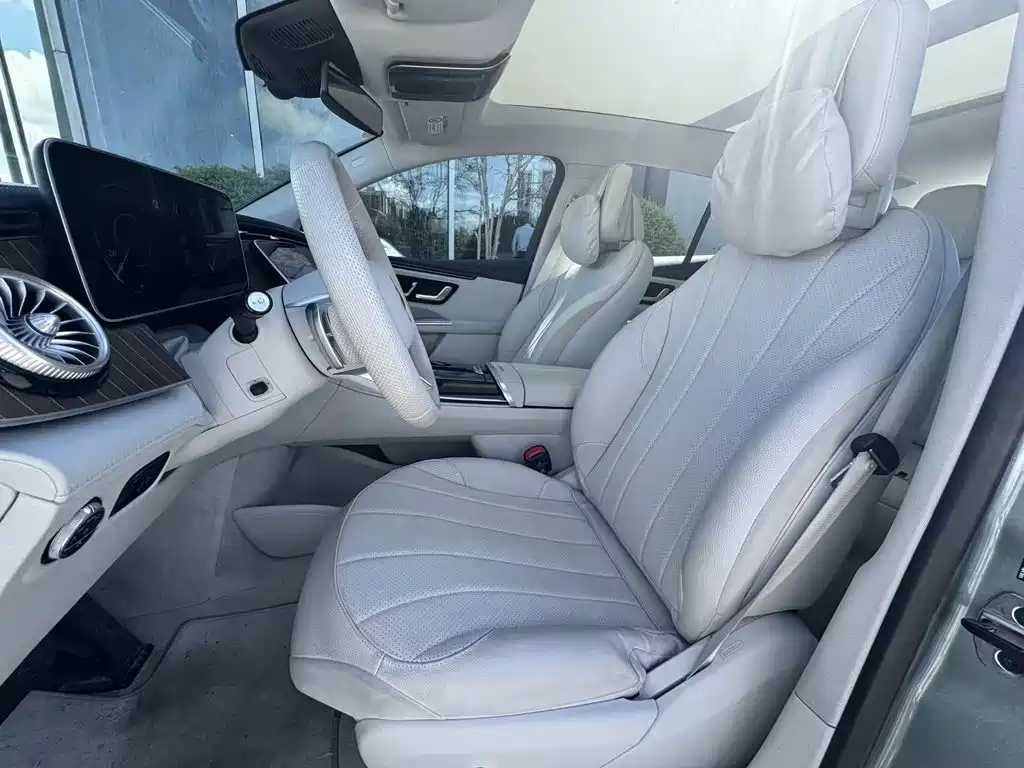 Mercedes-Benz EQE SUV, фото 13