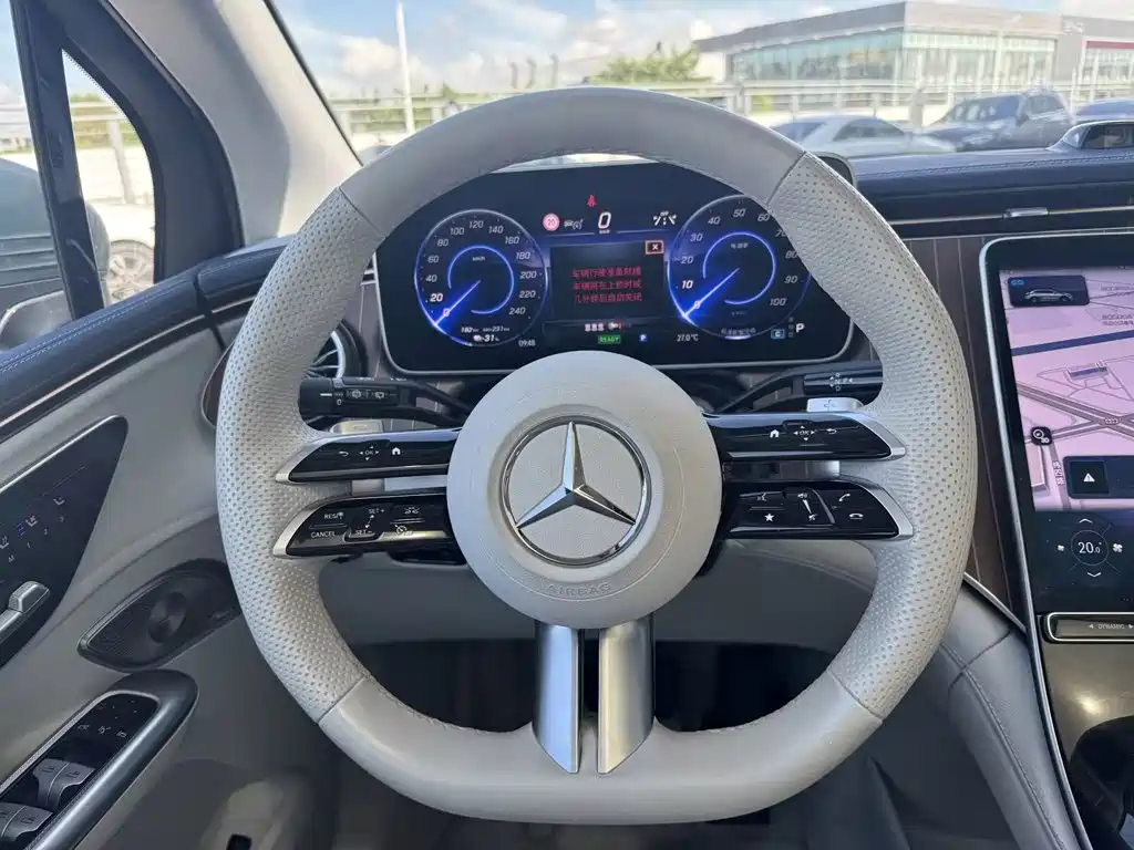 Mercedes-Benz EQE SUV, фото 5