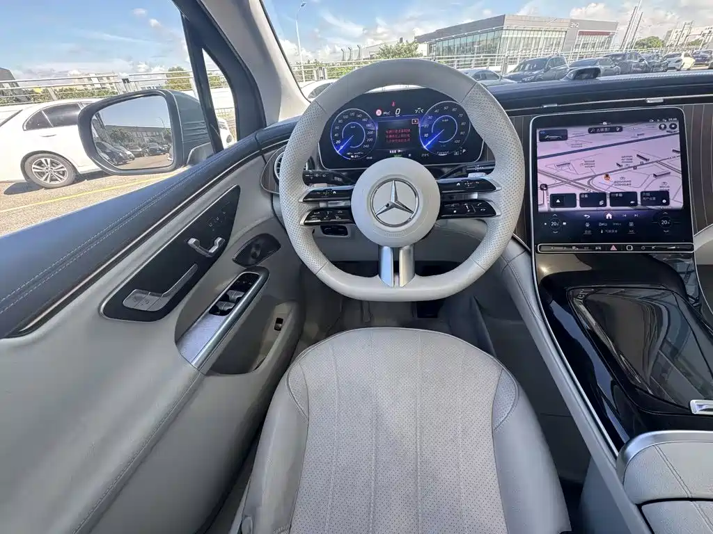 Mercedes-Benz EQE SUV, фото 7