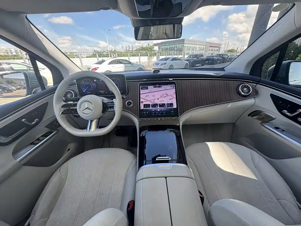 Mercedes-Benz EQE SUV, фото 8