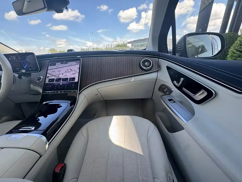 Mercedes-Benz EQE SUV, фото 9