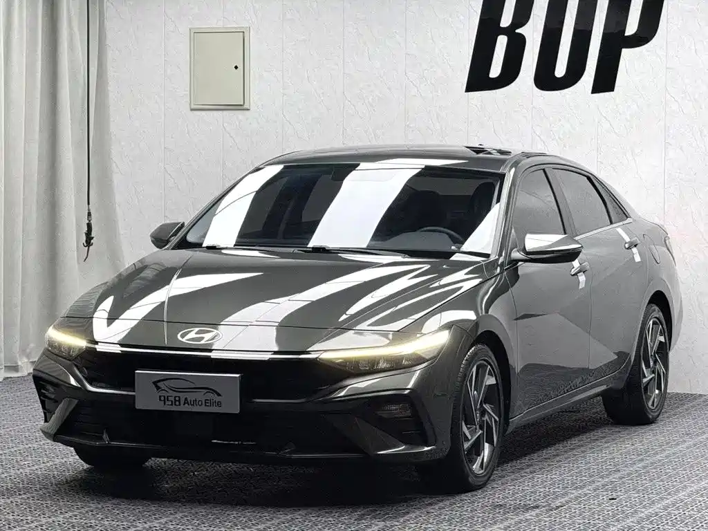 Hyundai Elantra, фото 1