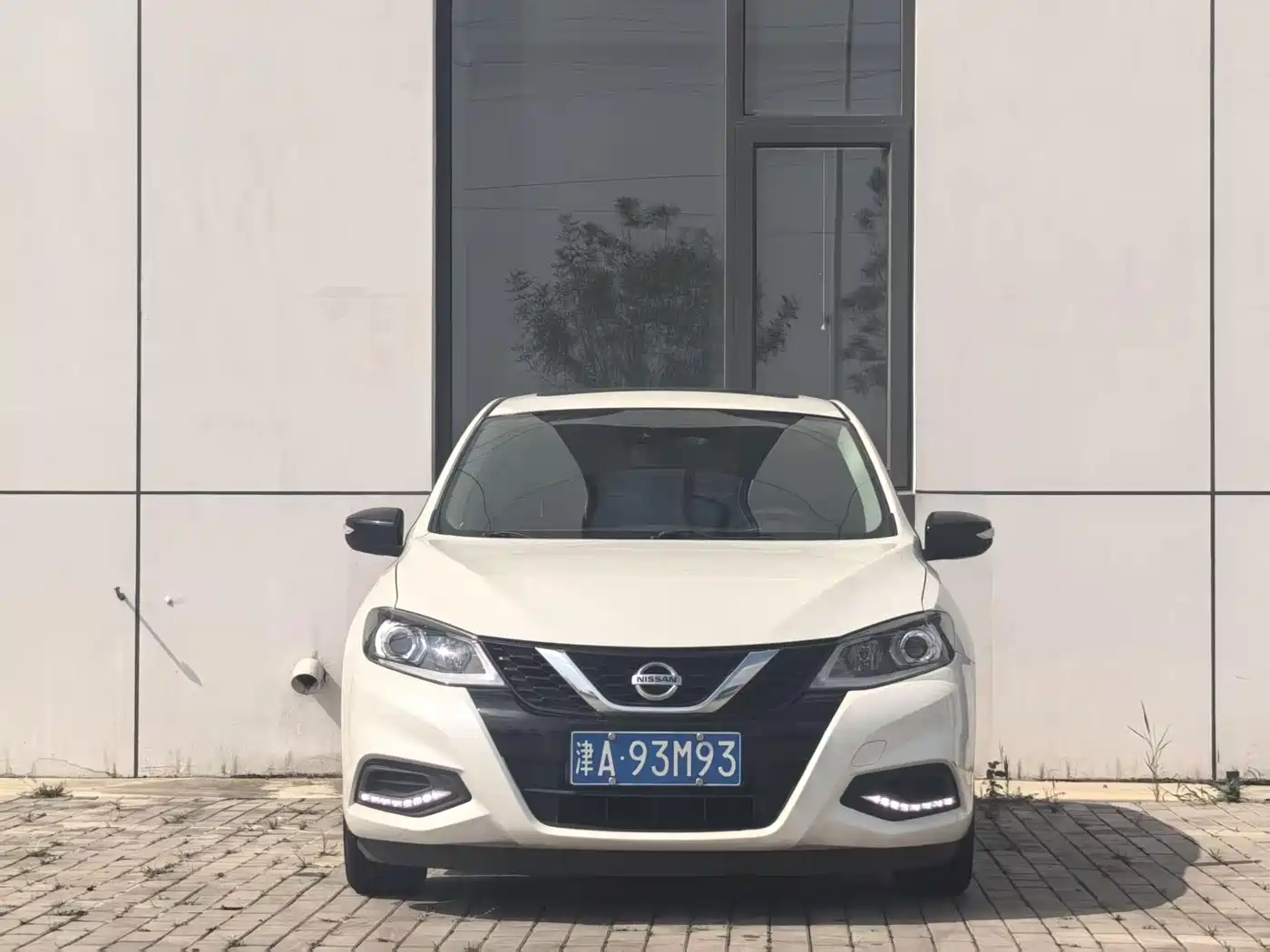 Nissan Tiida, фото 1